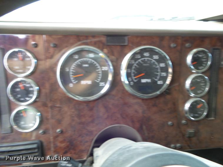 image for item DB3526 2007 International 9400i semi truck