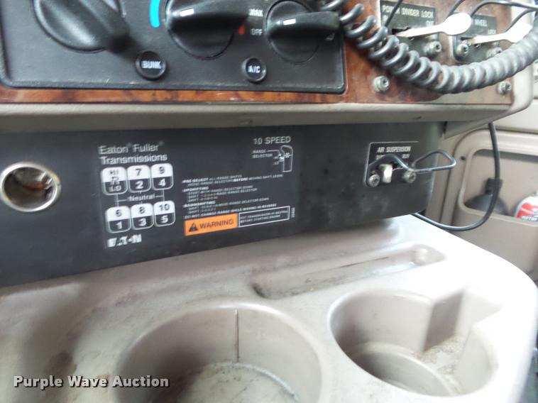 image for item DB3526 2007 International 9400i semi truck