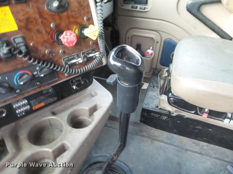 image for item DB3526 2007 International 9400i semi truck