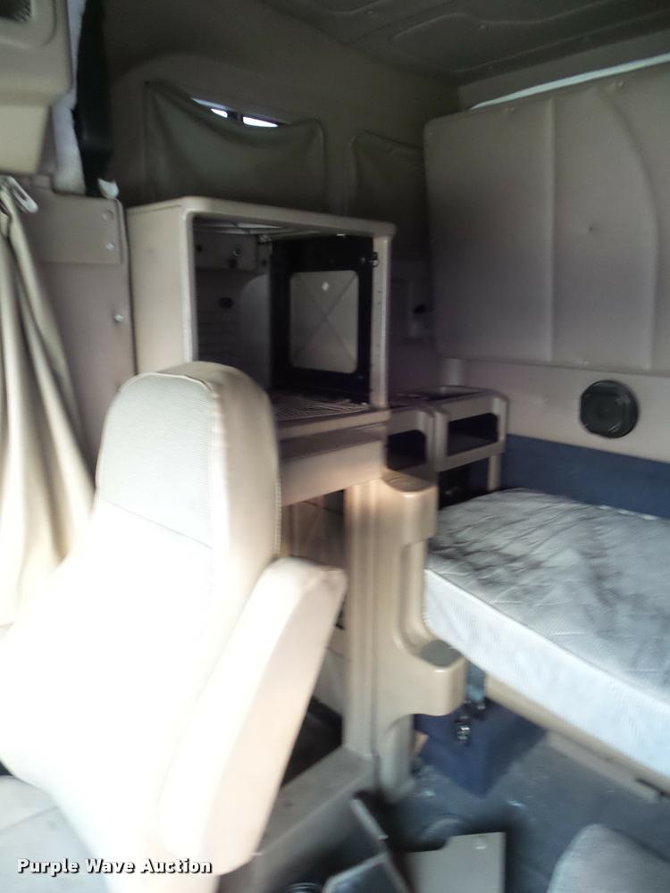 image for item DB3526 2007 International 9400i semi truck