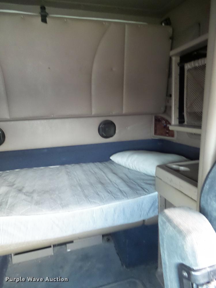 image for item DB3526 2007 International 9400i semi truck