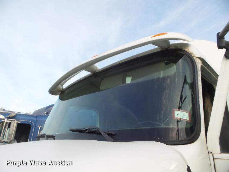 image for item DB3526 2007 International 9400i semi truck