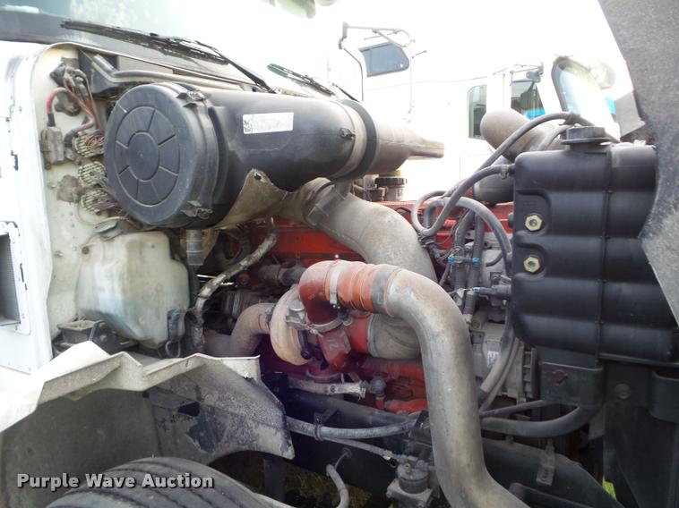 image for item DB3526 2007 International 9400i semi truck