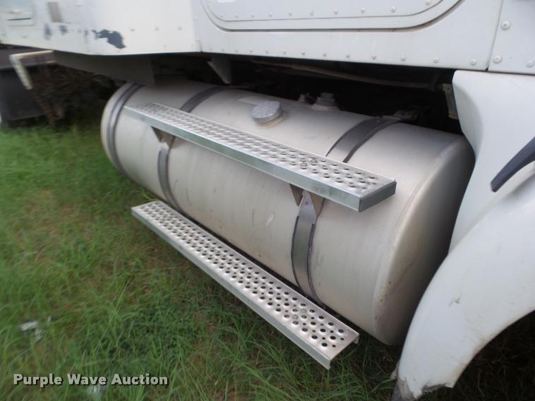 image for item DB3526 2007 International 9400i semi truck