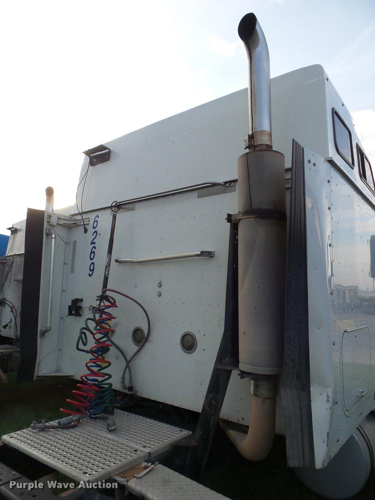 image for item DB3526 2007 International 9400i semi truck