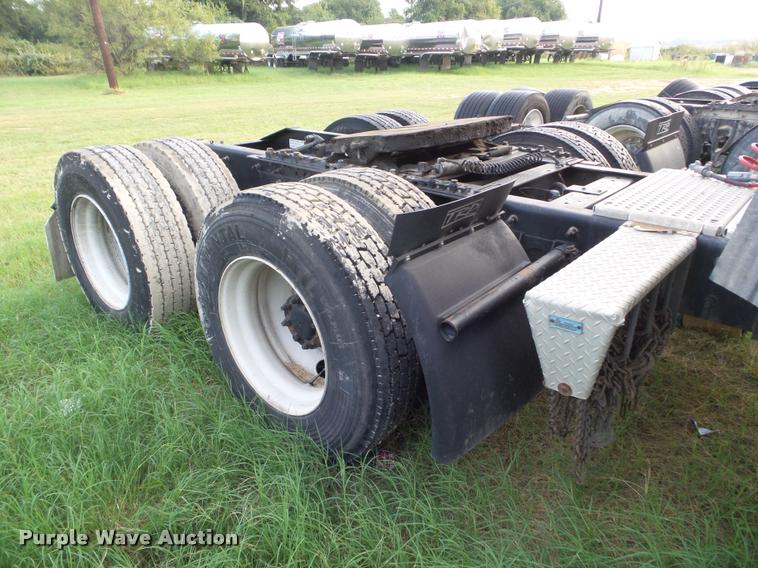 image for item DB3526 2007 International 9400i semi truck