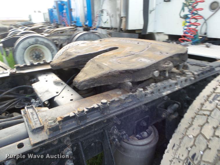 image for item DB3526 2007 International 9400i semi truck