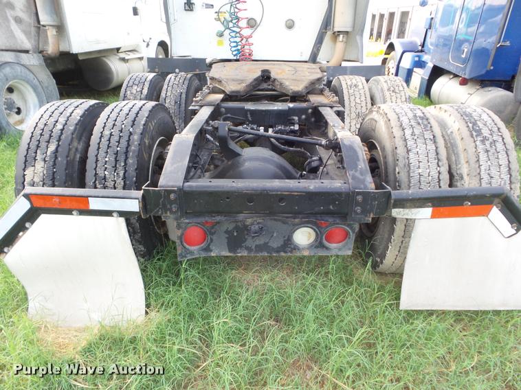 image for item DB3526 2007 International 9400i semi truck