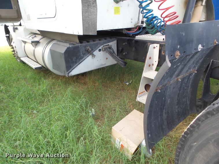 image for item DB3526 2007 International 9400i semi truck