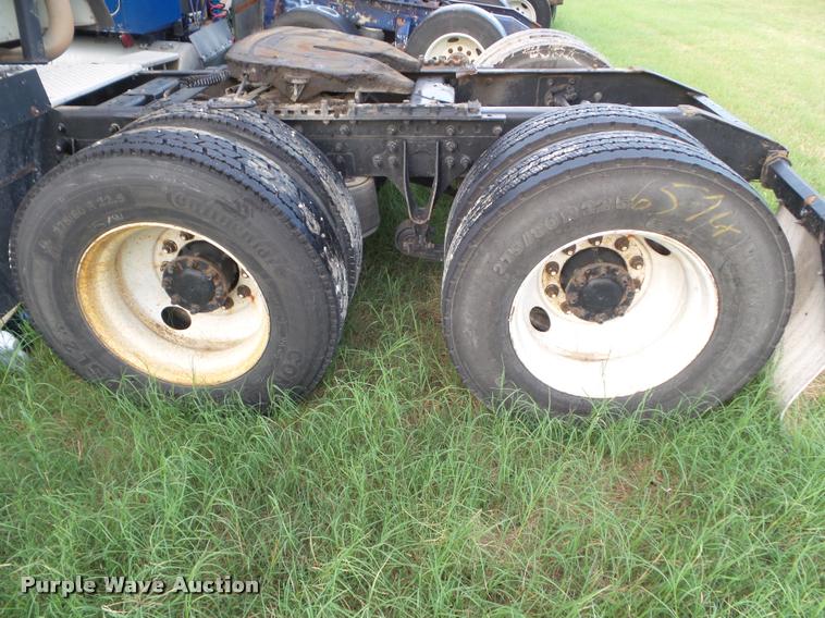 image for item DB3526 2007 International 9400i semi truck