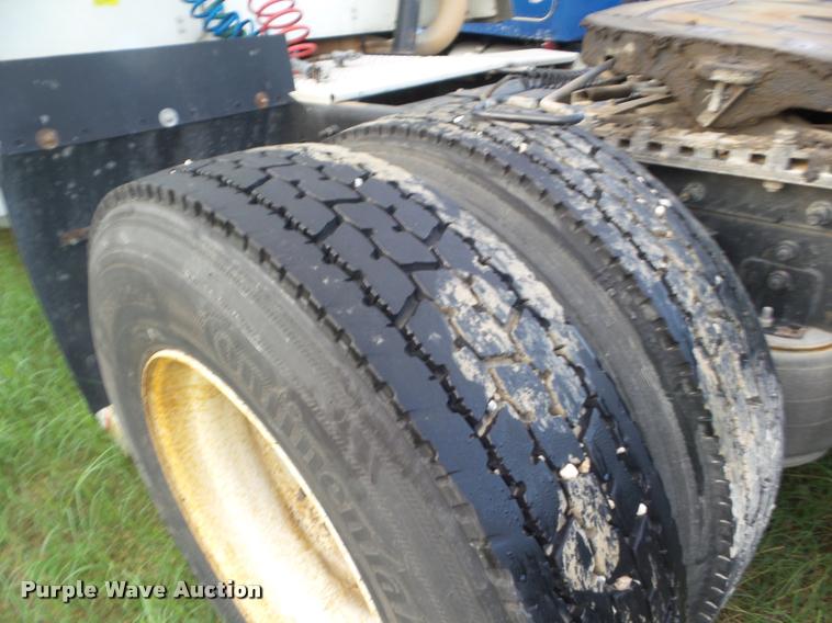 image for item DB3526 2007 International 9400i semi truck