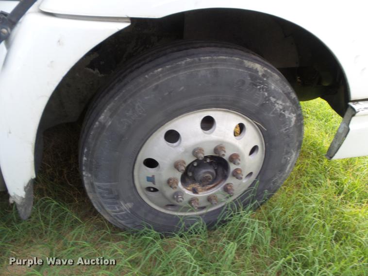 image for item DB3526 2007 International 9400i semi truck