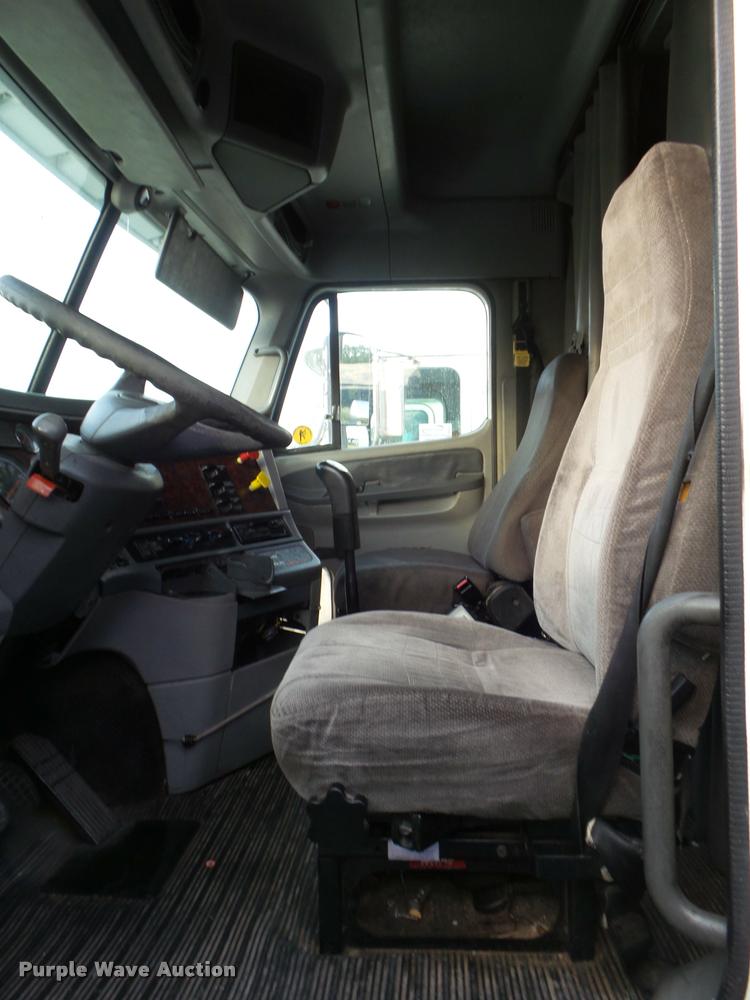 image for item DB3527 1999 Freightliner Century Class 120 semi truck