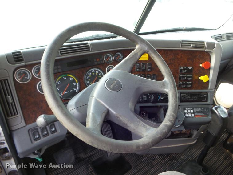 image for item DB3527 1999 Freightliner Century Class 120 semi truck