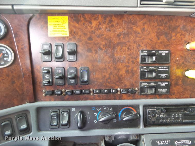 image for item DB3527 1999 Freightliner Century Class 120 semi truck