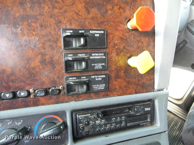 image for item DB3527 1999 Freightliner Century Class 120 semi truck