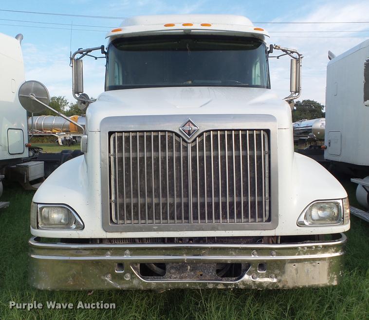 image for item DB3528 2007 International 9400i semi truck