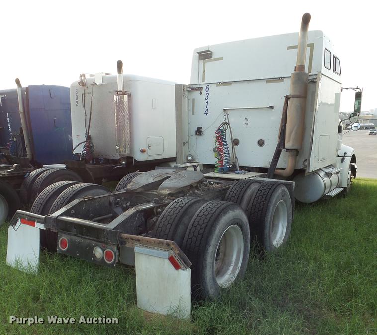 image for item DB3528 2007 International 9400i semi truck