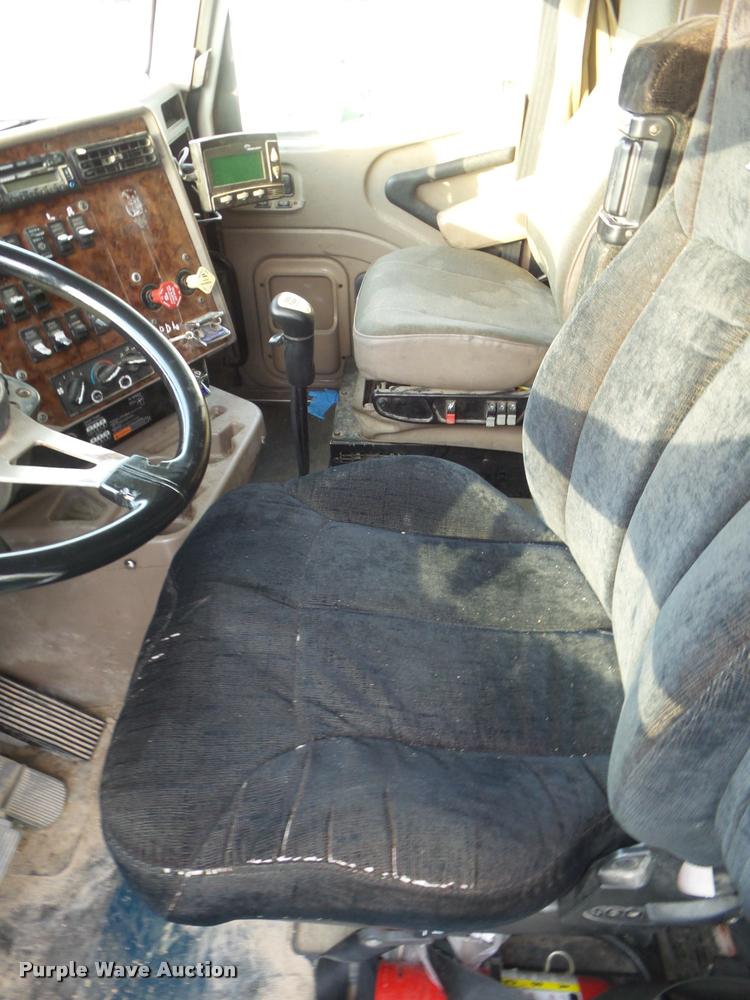 image for item DB3528 2007 International 9400i semi truck