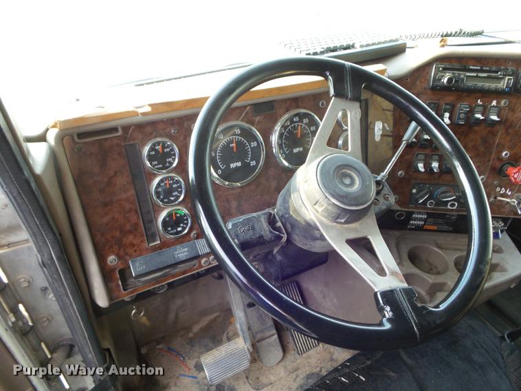 image for item DB3528 2007 International 9400i semi truck