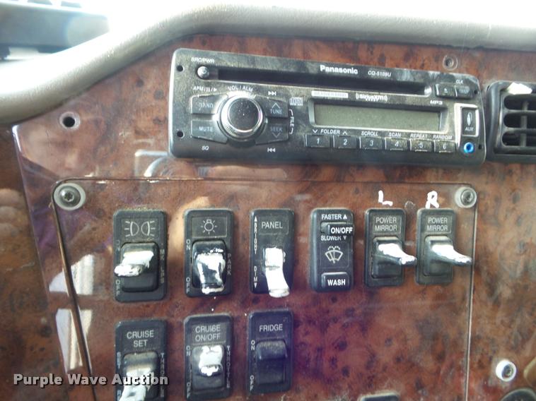 image for item DB3528 2007 International 9400i semi truck