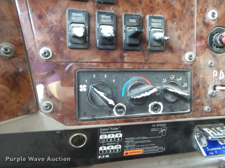 image for item DB3528 2007 International 9400i semi truck