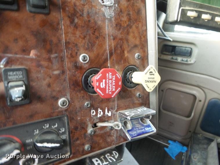 image for item DB3528 2007 International 9400i semi truck