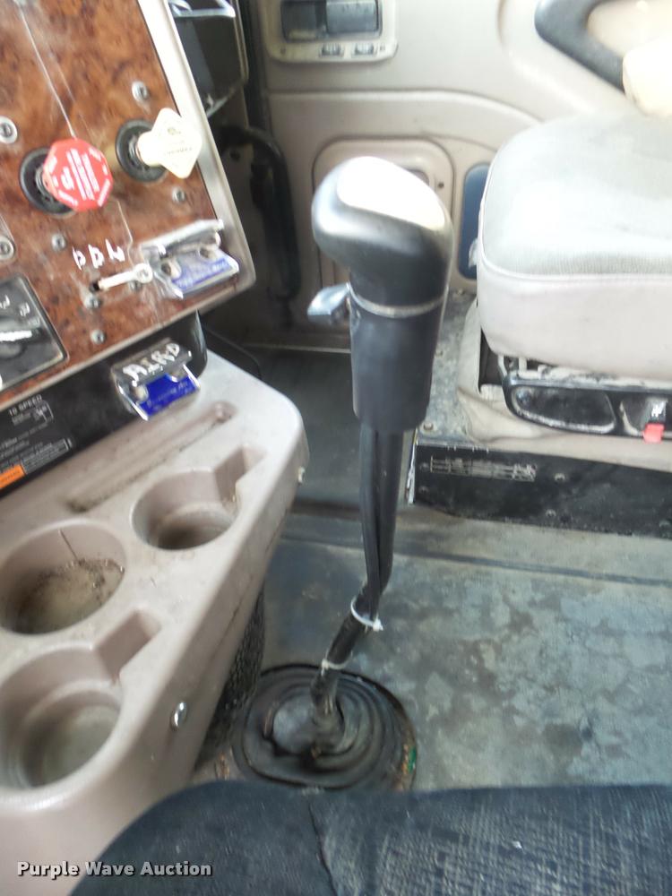 image for item DB3528 2007 International 9400i semi truck