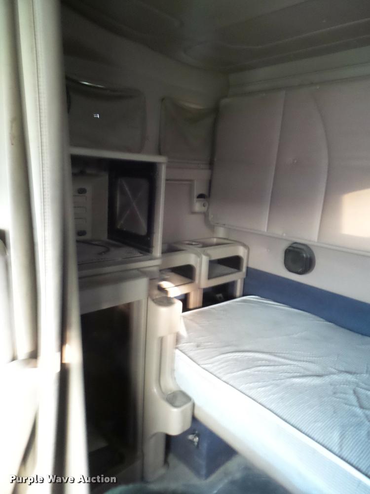 image for item DB3528 2007 International 9400i semi truck