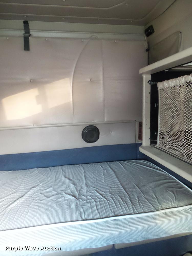 image for item DB3528 2007 International 9400i semi truck