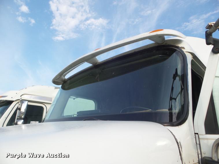 image for item DB3528 2007 International 9400i semi truck