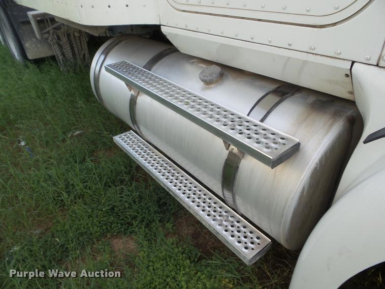 image for item DB3528 2007 International 9400i semi truck