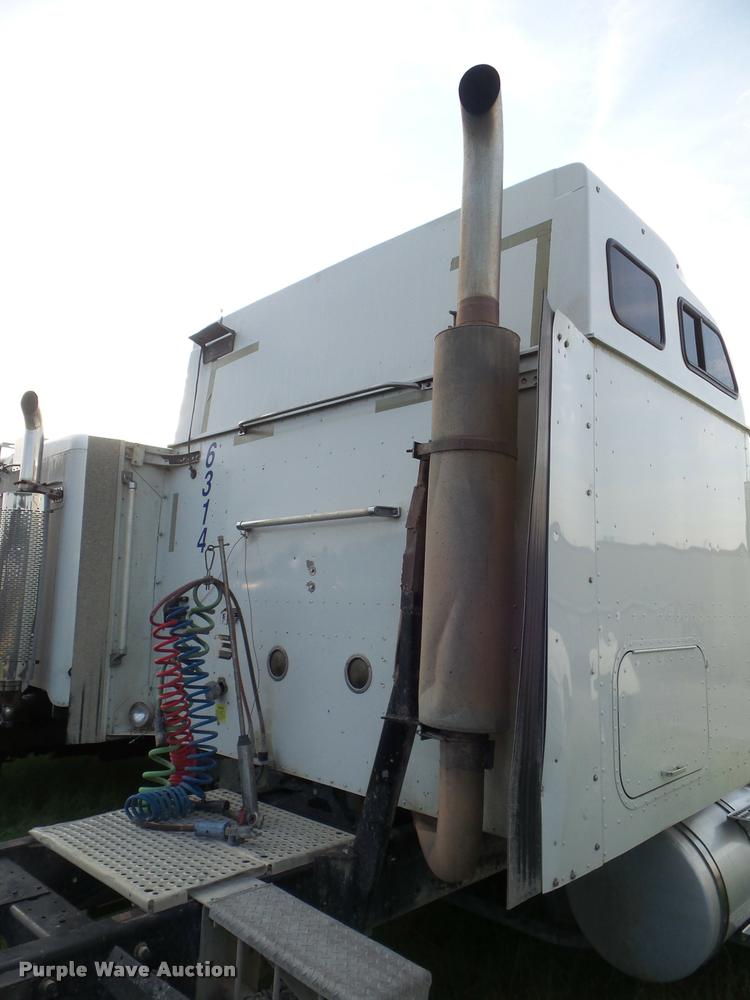 image for item DB3528 2007 International 9400i semi truck