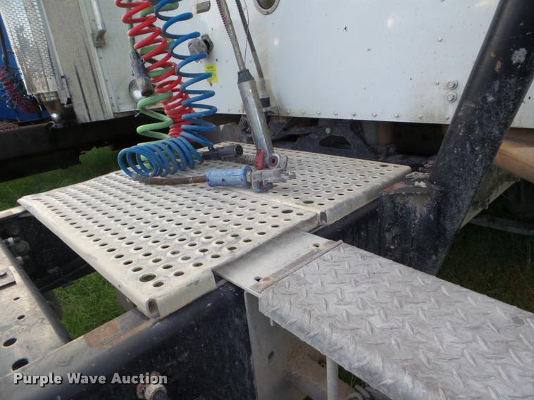 image for item DB3528 2007 International 9400i semi truck