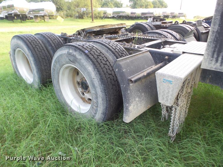 image for item DB3528 2007 International 9400i semi truck