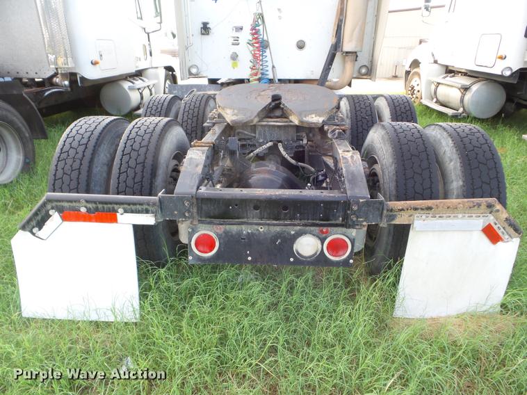 image for item DB3528 2007 International 9400i semi truck