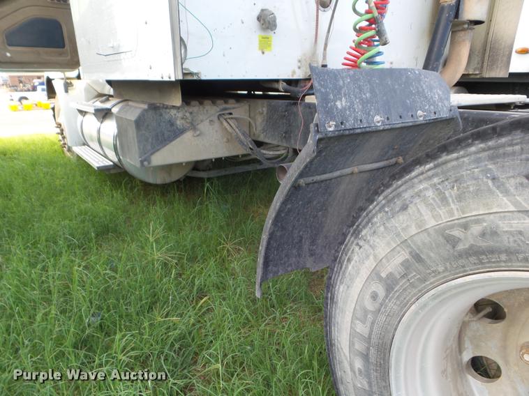 image for item DB3528 2007 International 9400i semi truck