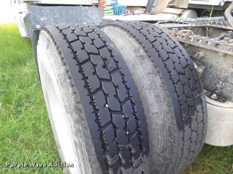 image for item DB3528 2007 International 9400i semi truck