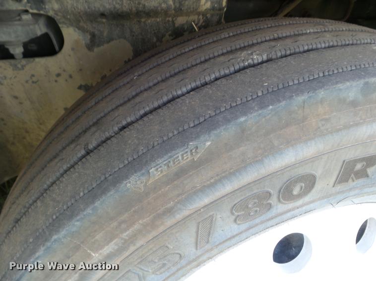 image for item DB3528 2007 International 9400i semi truck