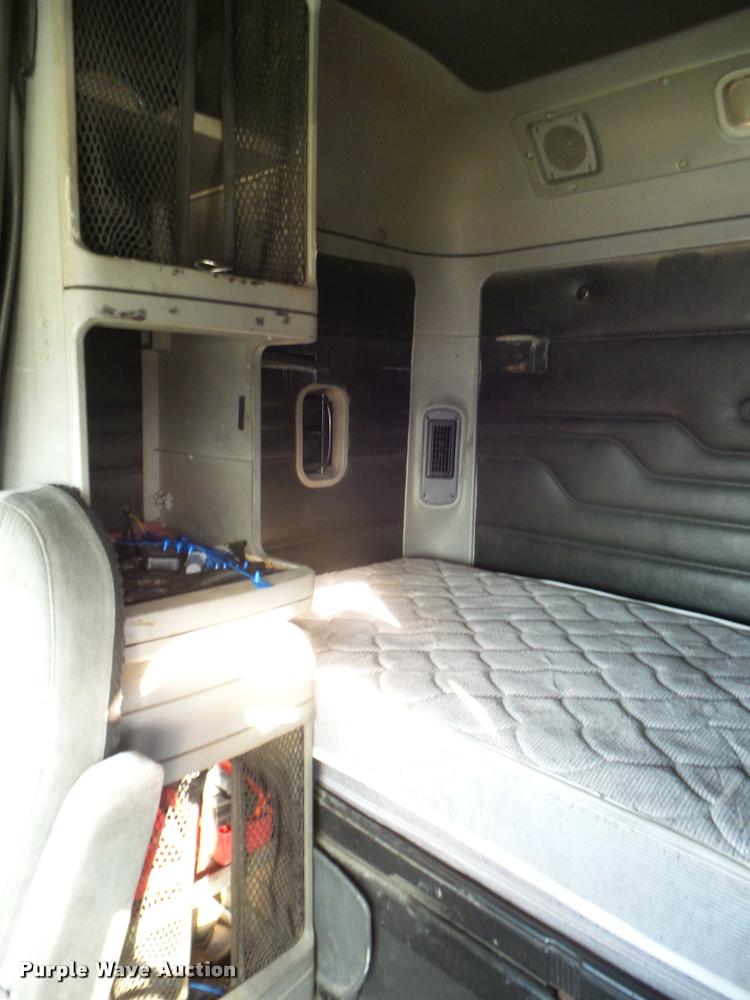 image for item DB3529 2004 Freightliner Columbia semi truck