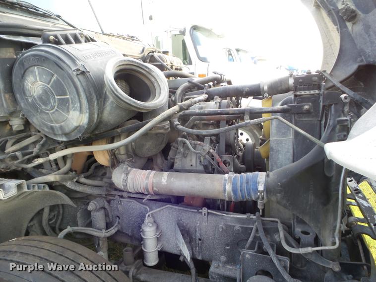 image for item DB3529 2004 Freightliner Columbia semi truck