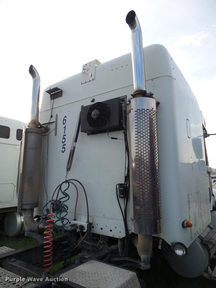 image for item DB3529 2004 Freightliner Columbia semi truck