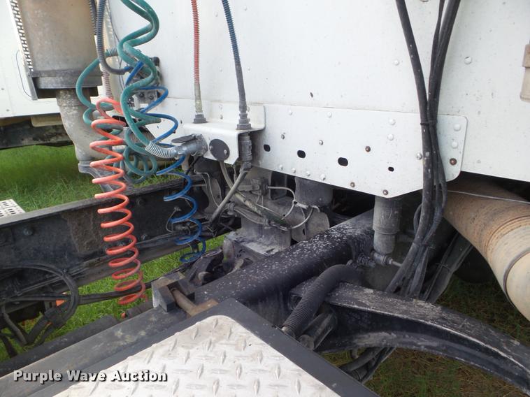 image for item DB3529 2004 Freightliner Columbia semi truck