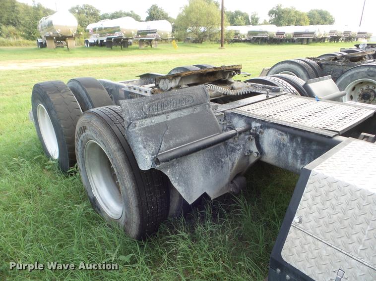 image for item DB3529 2004 Freightliner Columbia semi truck