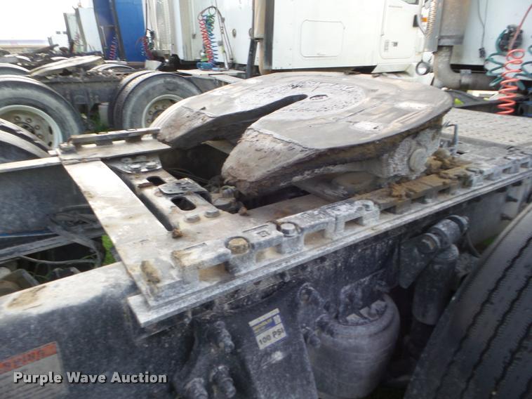 image for item DB3529 2004 Freightliner Columbia semi truck