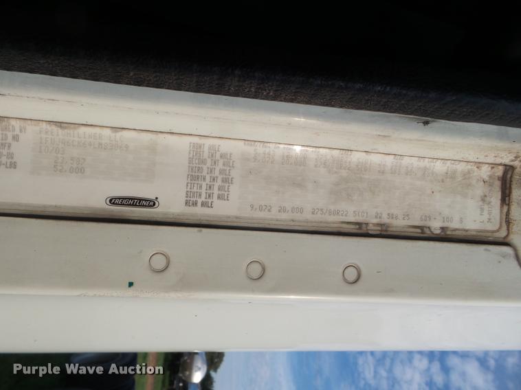 image for item DB3529 2004 Freightliner Columbia semi truck