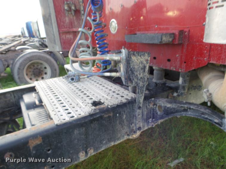 image for item DB3531 2006 Freightliner ST120 semi truck