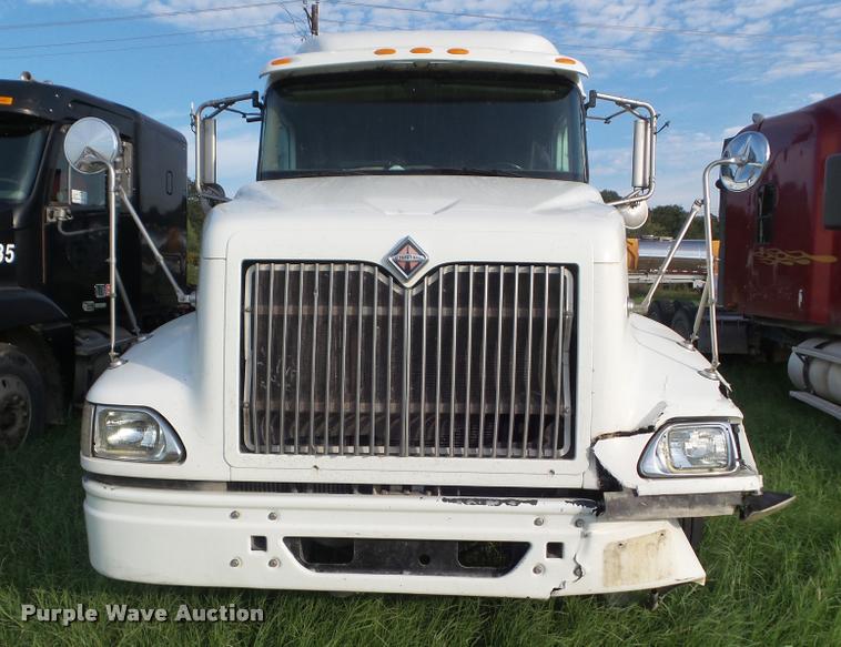 image for item DB3532 2007 International 9400i semi truck