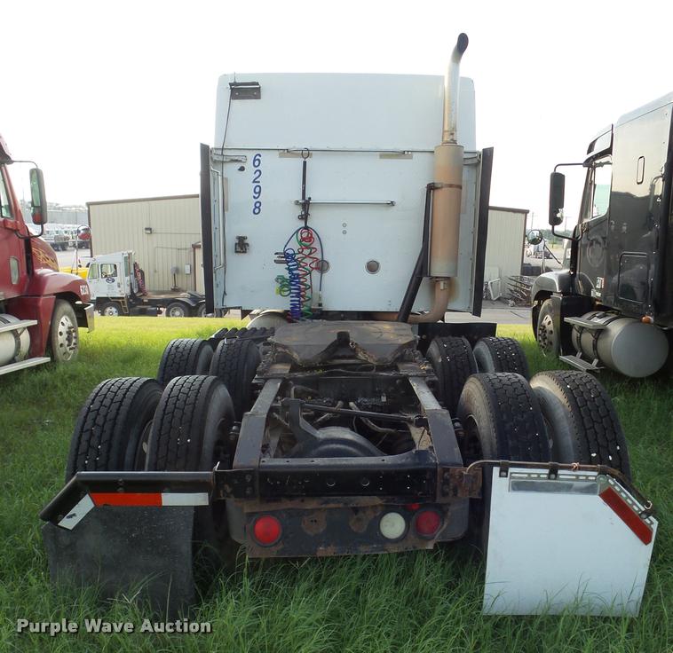 image for item DB3532 2007 International 9400i semi truck