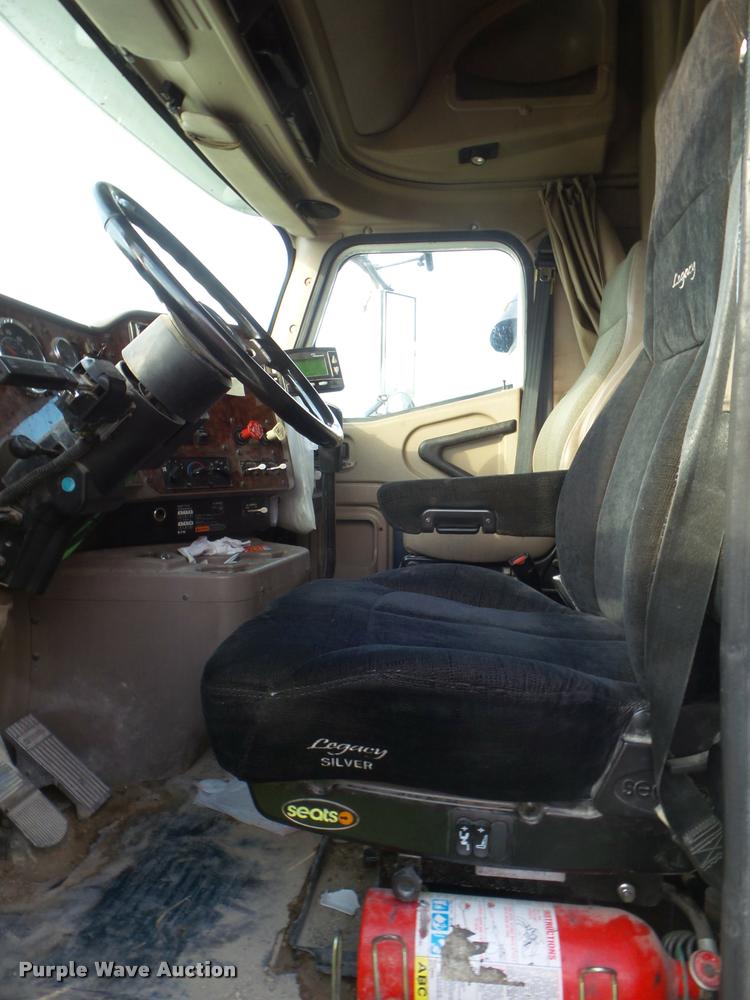 image for item DB3532 2007 International 9400i semi truck